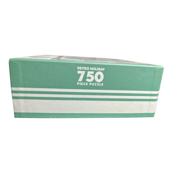 Disney Theme Park Merchandise - Retro Holiday 750 Piece Puzzle - Micky & Minnie - Picture 3 of 7